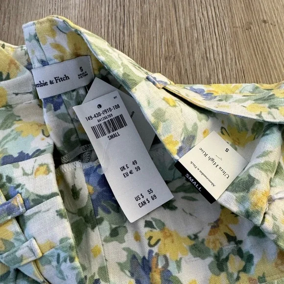 Abercrombie & Fitch Belted Ultra High Rise Floral Shorts NWT - Picture 3 of 3